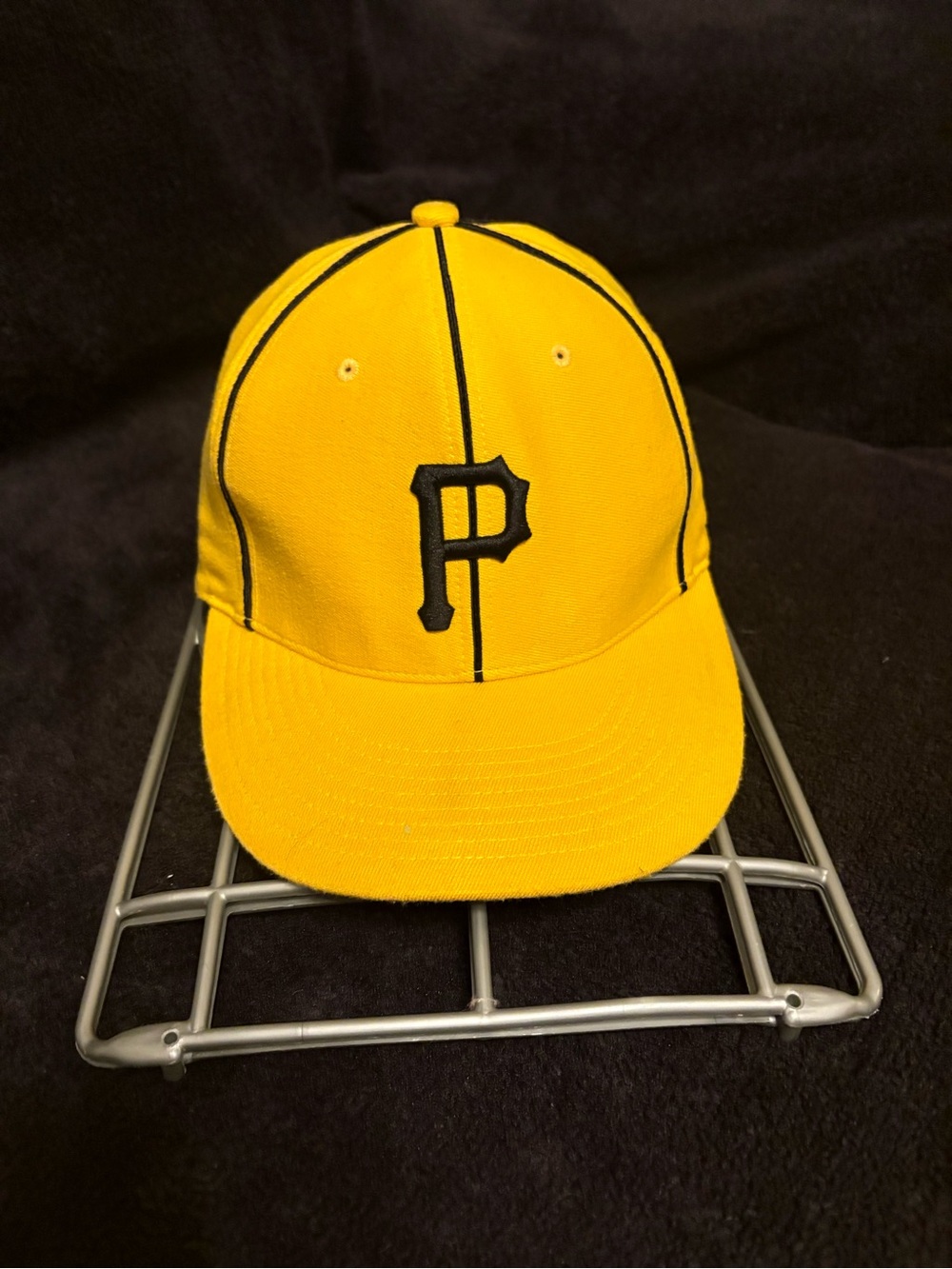 Pittsburgh Pirates x Nike Team Sports F4WDI black piping yellow fitted hat Large